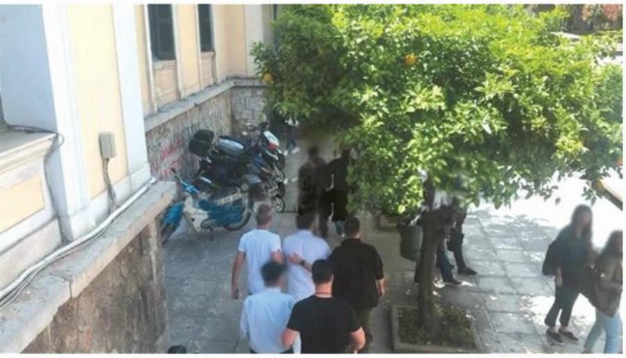 Τα εφιαλτικά παιδικά χρόνια του ηθοποιού Άκη Δήμα – «Το κτήνος της Λαμίας είναι πατέρας μου»