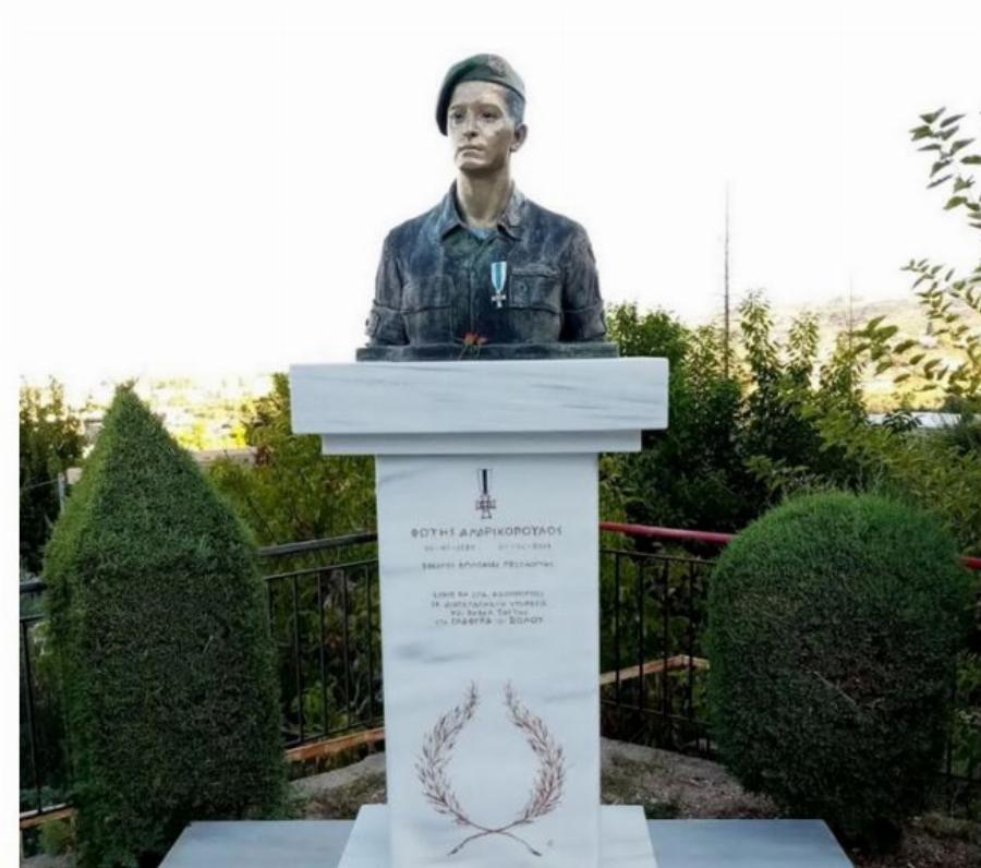 “Ραγίζουν” καρδιές οι γονείς του πεζοναύτη Φώτη Ανδρικόπουλου που σκοτώθηκε σε μοιραία άσκηση