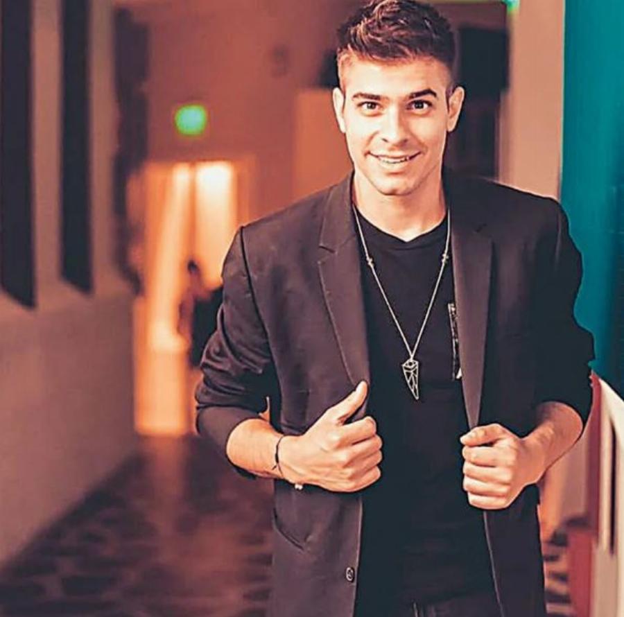 Τα εφιαλτικά παιδικά χρόνια του ηθοποιού Άκη Δήμα – «Το κτήνος της Λαμίας είναι πατέρας μου»