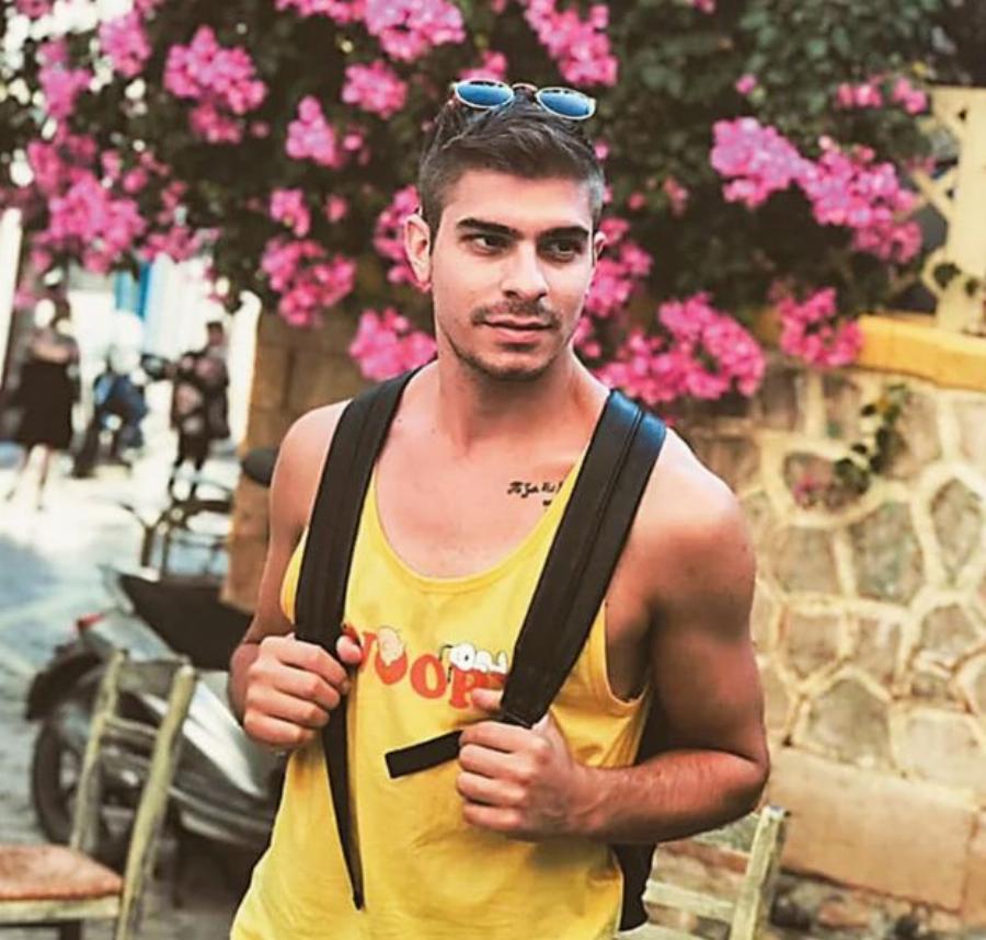 Τα εφιαλτικά παιδικά χρόνια του ηθοποιού Άκη Δήμα – «Το κτήνος της Λαμίας είναι πατέρας μου»