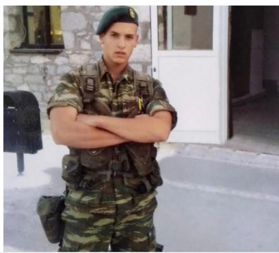 “Ραγίζουν” καρδιές οι γονείς του πεζοναύτη Φώτη Ανδρικόπουλου που σκοτώθηκε σε μοιραία άσκηση