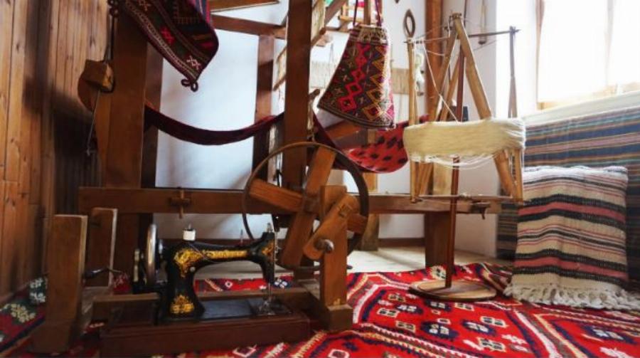 Σκιάθος: Δίδυμες αδελφές έκαναν μουσείο το σπίτι που μεγάλωσαν