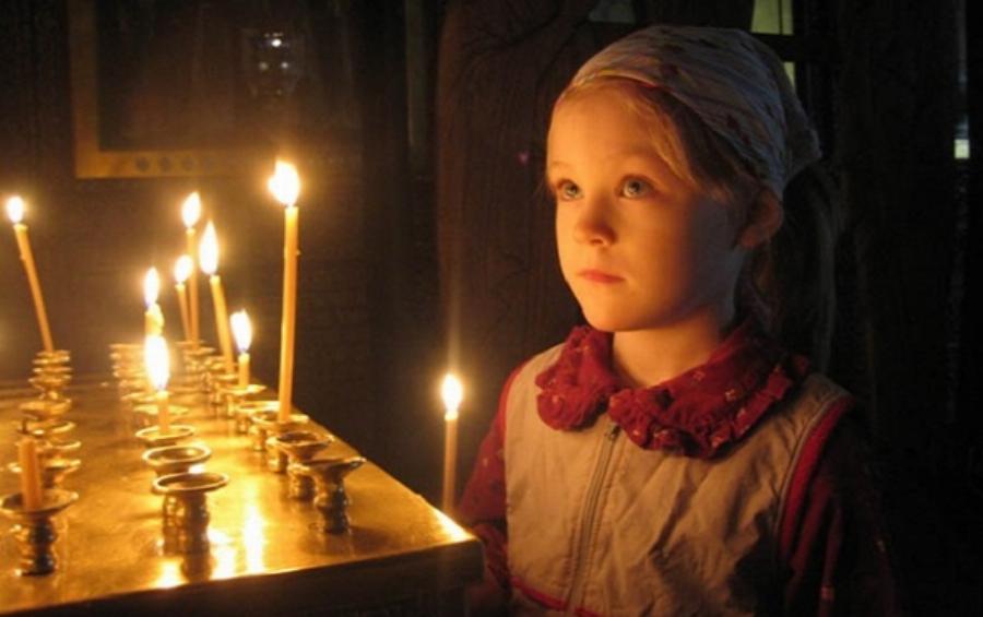 Ισχυρή Προσευχή: Τα λόγια της μητέρας που θα προστατεύουν πάντα το παιδί της