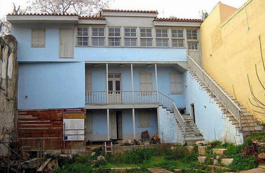 Η πραγματική αιτία που το σπίτι του Αντωνάκη και της Ελενίτσας στην Πλάκα δεν πουλήθηκε ποτέ