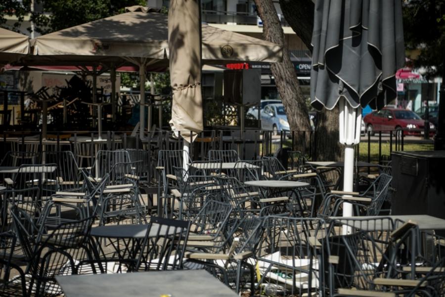 «Έχουμε 80% μείωση στην προσέλευση πελατών»: Ερήμωσαν τα μαγαζιά – Τελικά πόσοι είναι οι ανεμβολίαστοι;