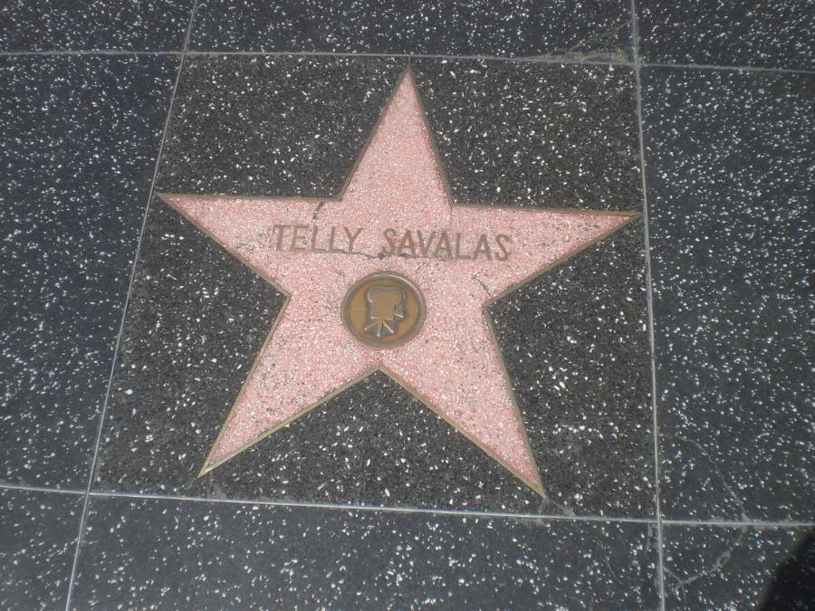 Τέλι Σαβάλας: Ο φτωχός λούστρος που κατέκτησε το Χόλυγουντ και ήταν περήφανος για την Ελληνική καταγωγή του