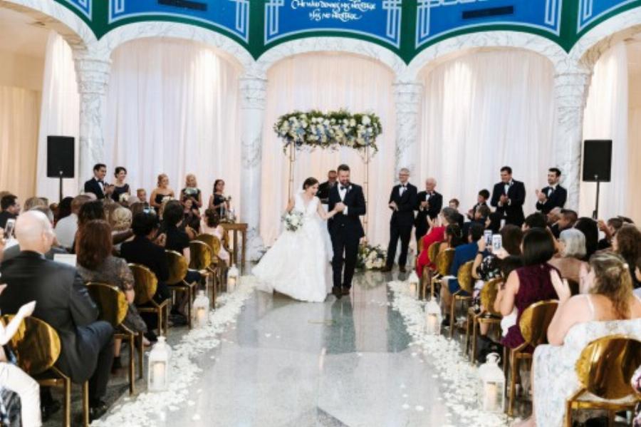 Νίκησαν τον καρκίνο όταν ήταν παιδιά: Παντρεύτηκαν πριν λίγες μέρες