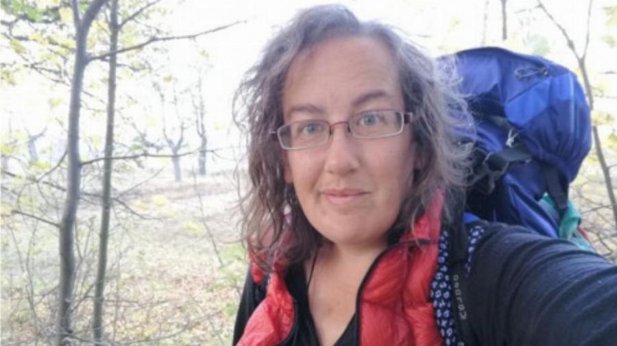 39χρονη γυναίκα νίκησε τον καρκίνο και γυρίζει με τα πόδια την Ευρώπη για καλό σκοπό