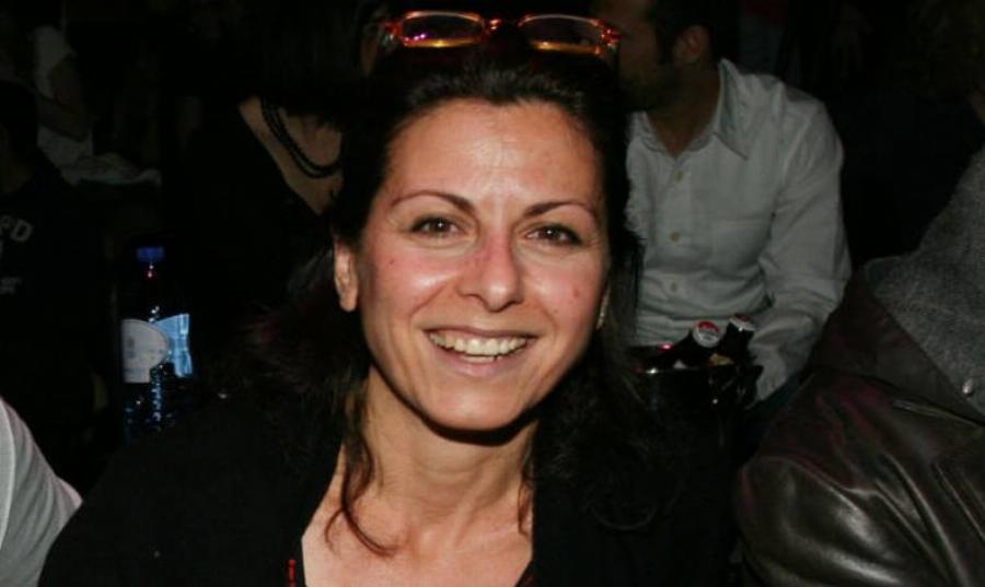 «Κάποιος σου λέει, ψιτ, εσύ που βρίσκεσαι στην ομάδα των ζωντανών, από δω παρακαλώ» – Μάγια Τσόκλη για τον καρκίνο