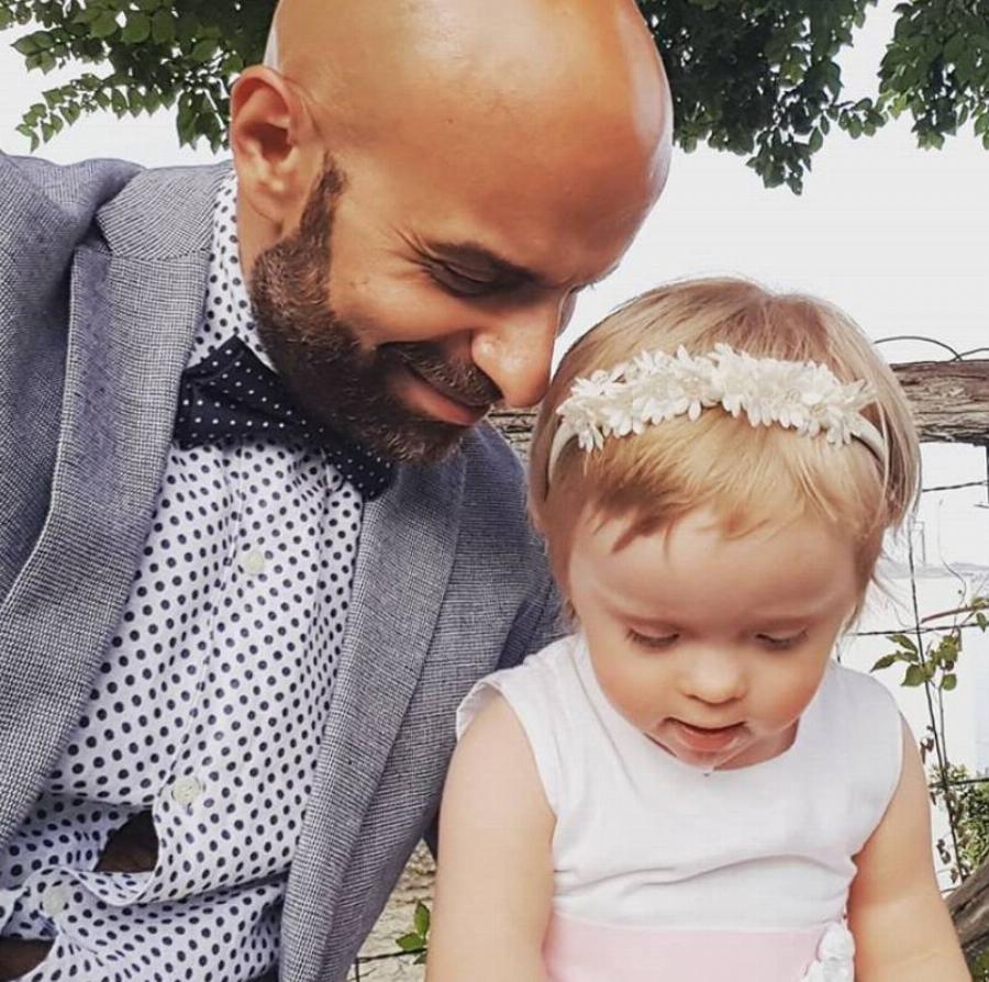 Κοριτσάκι με σύνδρομο Down επιτέλους υιοθετείται από έναν υπέροχο άνθρωπο