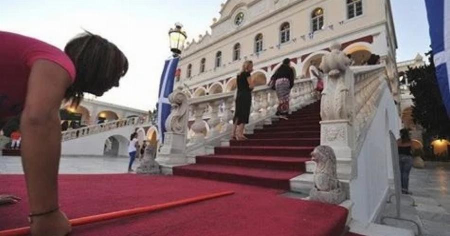 “Έχουν περάσει δυο ημέρες και ψάχνω να βρω που να κρύψω το δώρο που μου χάρισε η Παναγία”