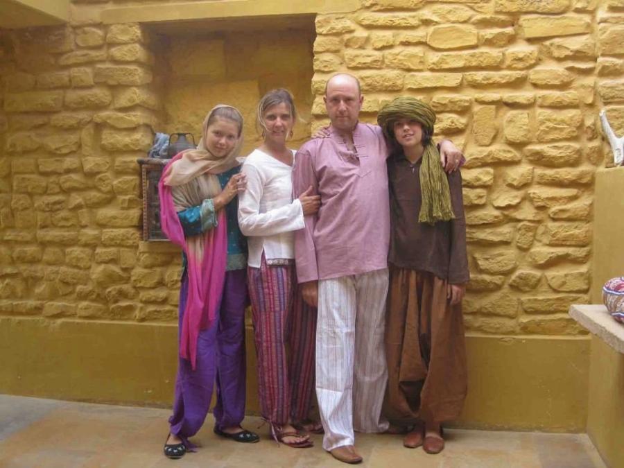 «Αφήνω τον σύζυγό μου να πηγαίνει με άλλους άνδρες για να σώσω τον γάμο μου»