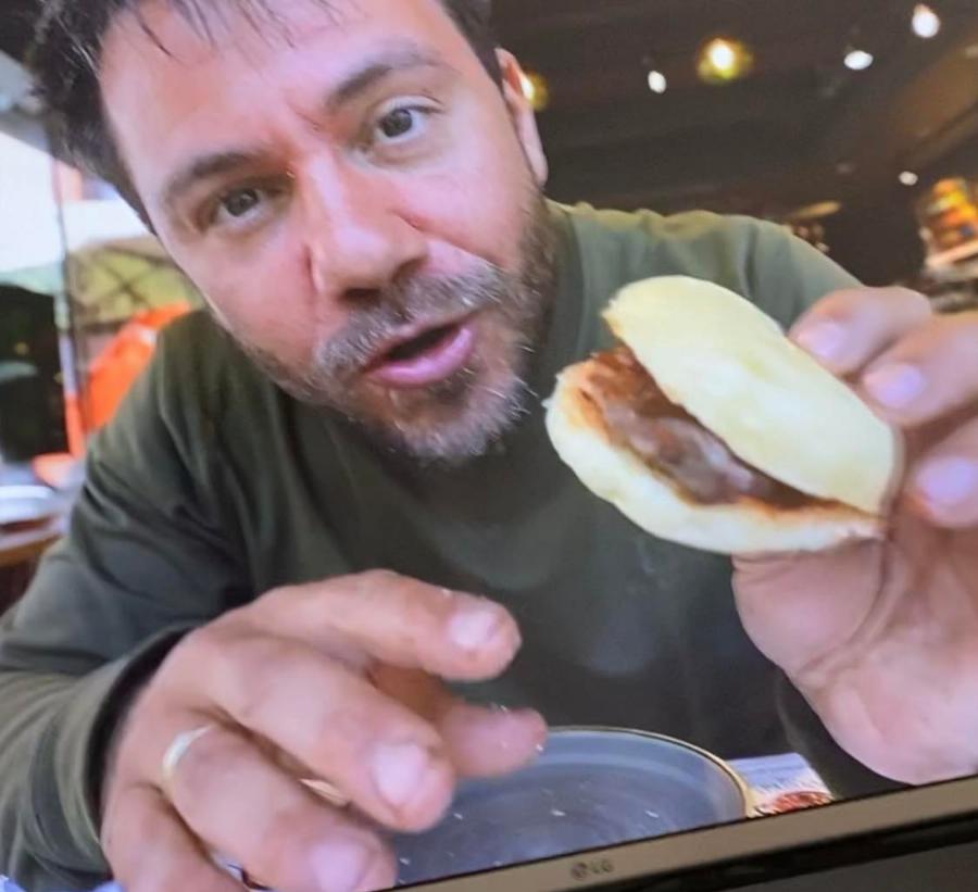 «Τι είναι αυτά ρε; Ευτύχη πλύσου. Η μάκα είναι στα νύχια»: Άγριο κράξιμο στον Ευτύχη Μπλέτσα