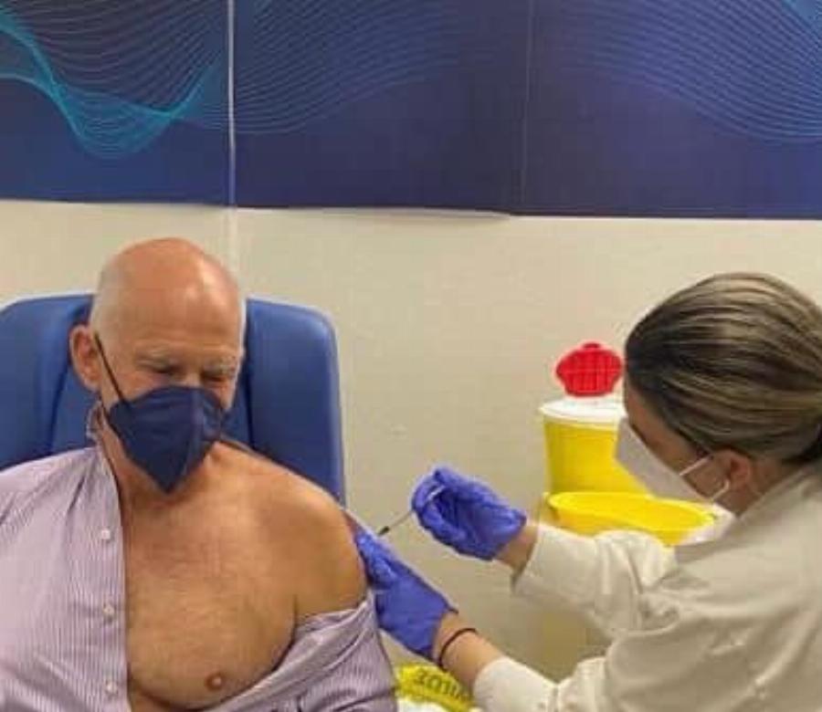 Εμβολιάστηκε με την τρίτη δόση ο Γιώργος Παπανδρέου
