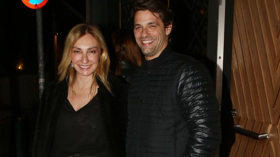 Αποστόλης Τότσικας: «Θεωρώ βλαχιά να σχολιάζουν τη διαφορά ηλικίας με τη γυναίκα μου»