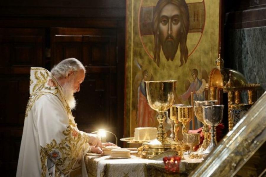 Ολόκληρη η αλήθεια: Υπάρχει «ιδιωτική» Θεία Λειτουργία