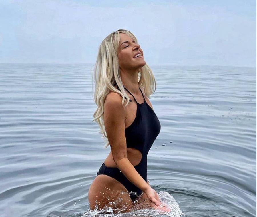 Ελληνίδα γοργόνα: Οι βουτιές της Μαρίας Ανδρούτσου μέσα στο Νοέμβριο και το καλύτερο κορμί της Ελλάδας