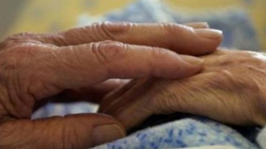 Τραγωδία στο Ηράκλειο: Γυναίκα έβαλε τέλος στη ζωή της χρησιμοποιώντας το καλώδιο του φορτιστή κινητού