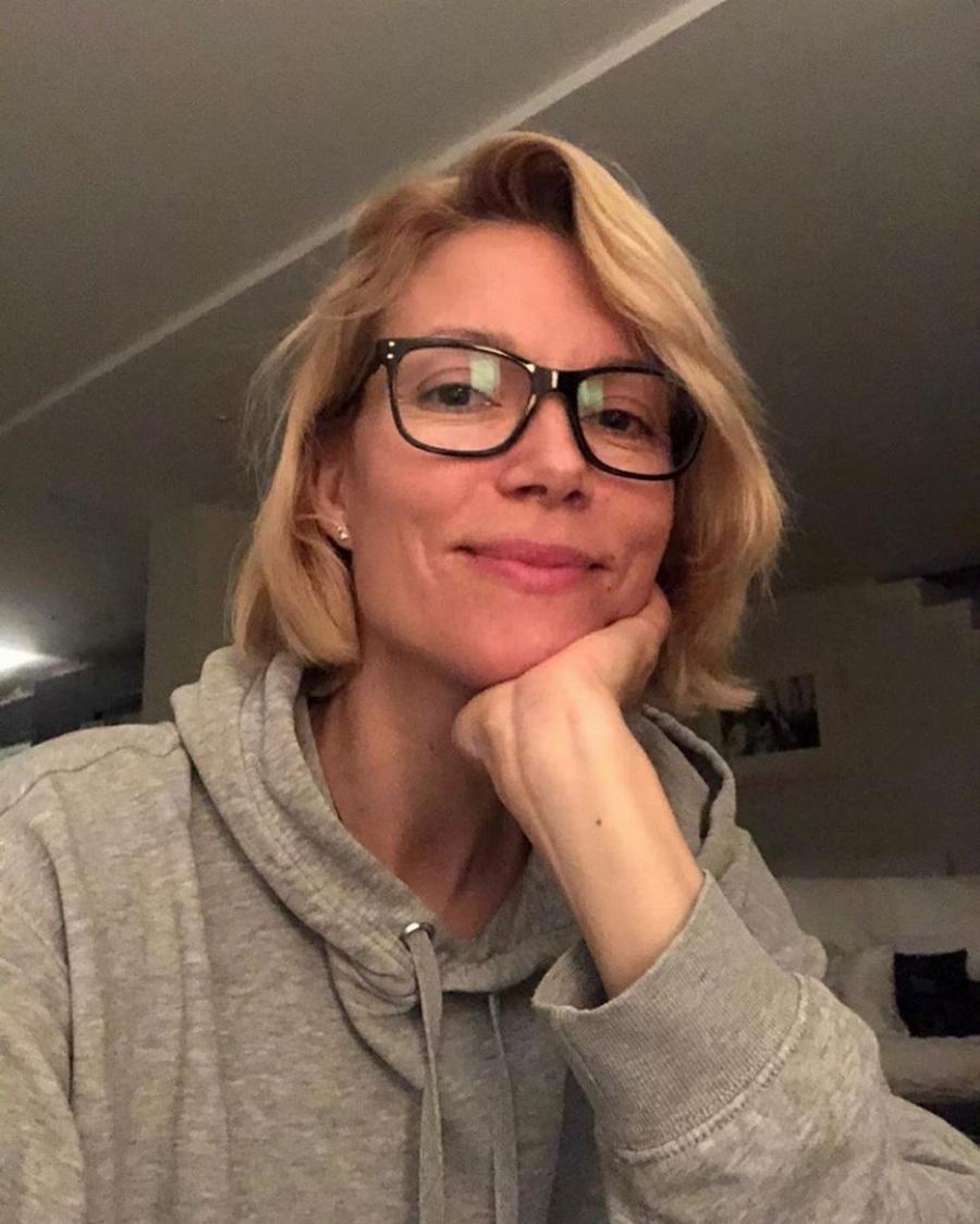 Βίκυ Καγιά: 43 ετών πλέον, μεγαλώνει φυσικά χωρίς πλαστικές και αγαπάει τις ρυτίδες της