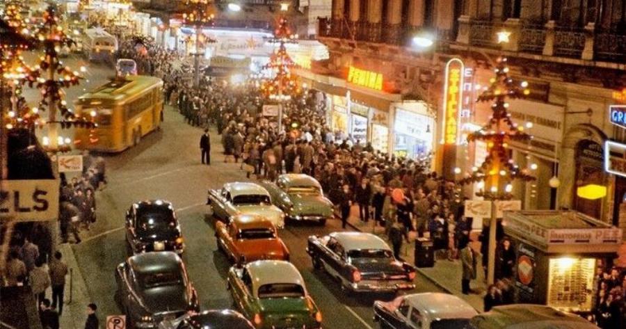 Υπέροχες φωτογραφίες: Έτσι ήταν η Χριστουγεννιάτικη Αθήνα πριν από 55 χρόνια