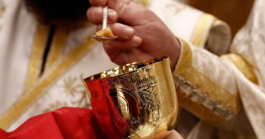 Ιερέας στην Μυτιλήνη είχε κορονοιό και κοινωνούσε πιστούς