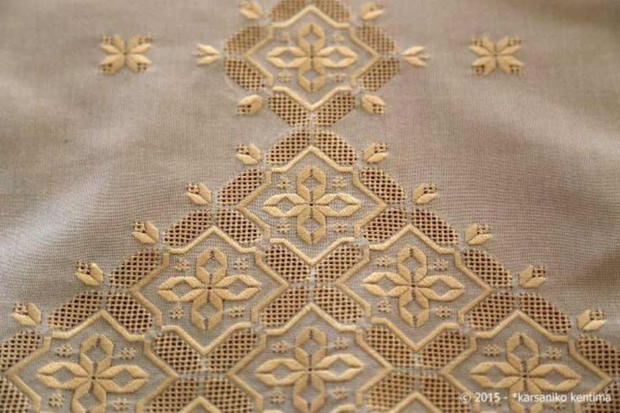 Μαρία η «Κουτσοχέρω» από τη Λευκάδα επινόησε το Καρσάνικο Κέντημα: Είχε αναπηρία και στα δύο χέρια