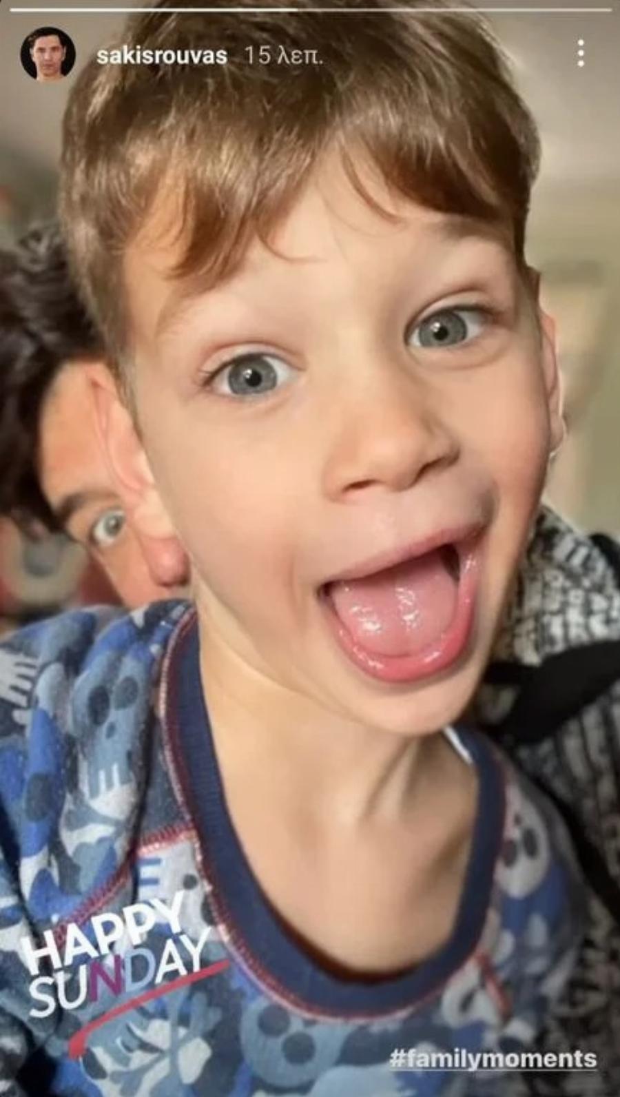 Σαν δύο σταγόνες νερό:  Ο γιος του Σάκη μεγάλωσε και η ομοιότητα με το μπαμπά του είναι εκπληκτική