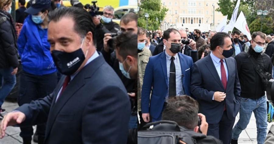 Αποδοκιμασίες για τον Άδωνι στο Σύνταγμα – «Θα μας πεις και αχάριστους!»