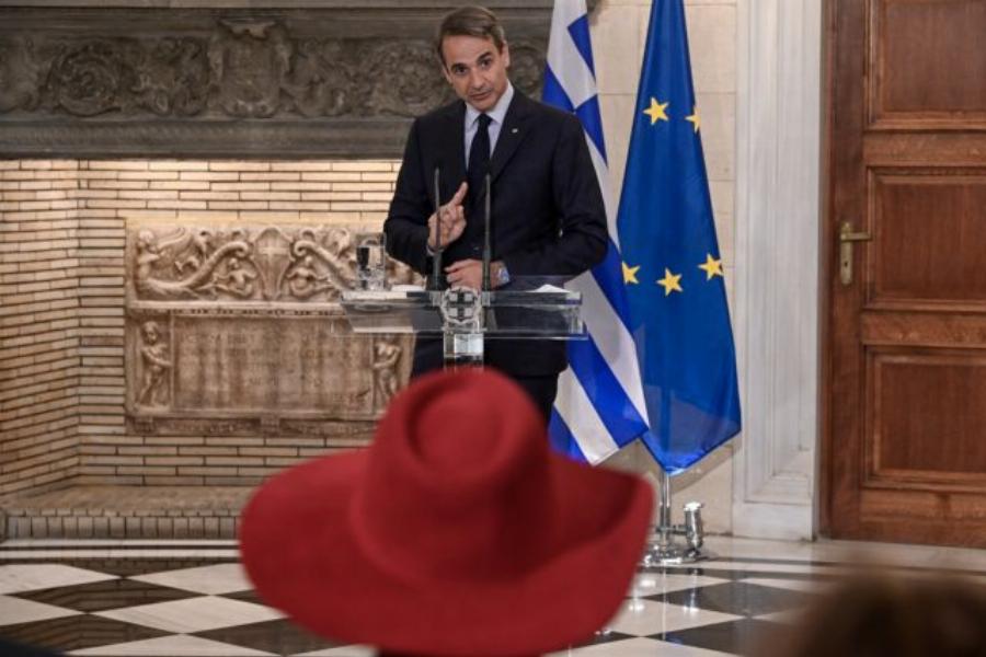 “Όχι κ. Μητσοτάκη, δεν μας προσβάλλει όλους” – O Nίκος Φίλης για την Ολλανδή δημοσιογράφο