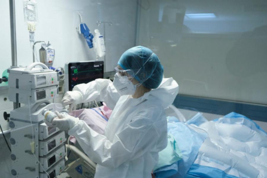 «Ή θα εμβολιαστούμε όλοι ή θα κλειστούμε στα σπίτια μας για να μην πεθάνουμε» – Δηλώσεις Νίκου Καπραβέλου