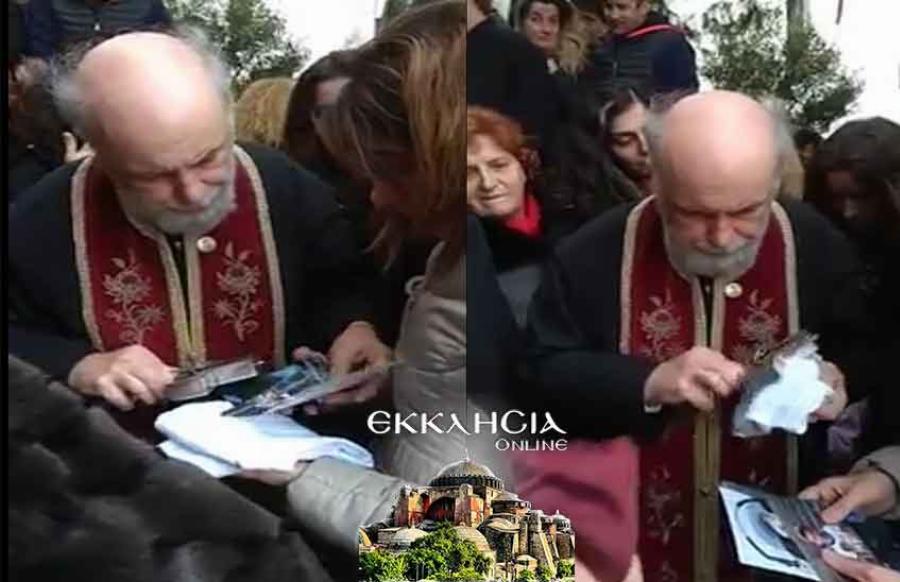 Μέγα θαύμα στην Εκκλησία Λυκαβηττού: Σταύρωσε τη μπλούζα και το παιδί θεραπεύτηκε
