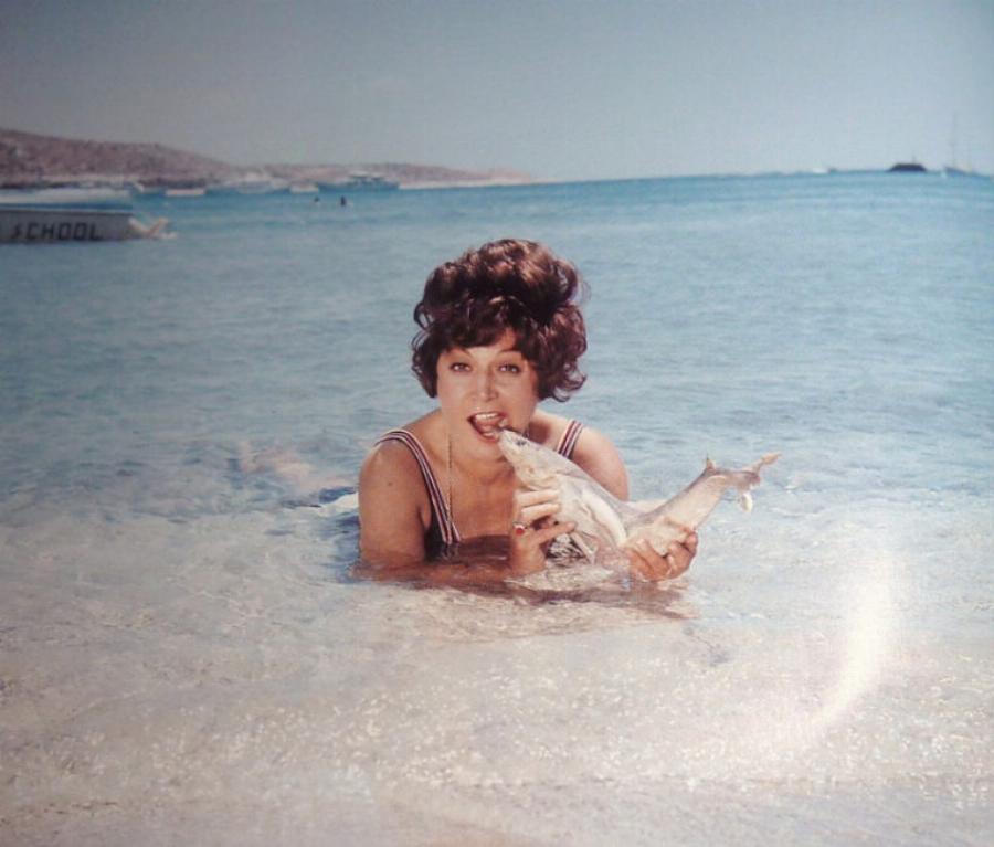 Δώδεκα λατρεμένοι Έλληνες ηθοποιοί σε στιγμές ανεμελιάς μέσα από ένα σπάνιο φωτογραφικό αφιέρωμα