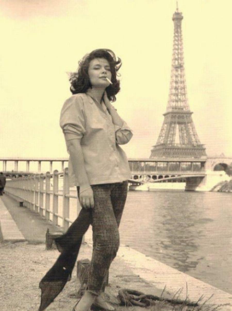 Δώδεκα λατρεμένοι Έλληνες ηθοποιοί σε στιγμές ανεμελιάς μέσα από ένα σπάνιο φωτογραφικό αφιέρωμα