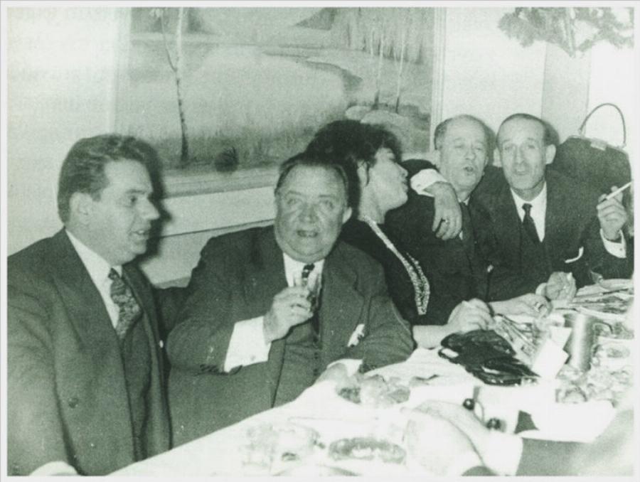 Δώδεκα λατρεμένοι Έλληνες ηθοποιοί σε στιγμές ανεμελιάς μέσα από ένα σπάνιο φωτογραφικό αφιέρωμα