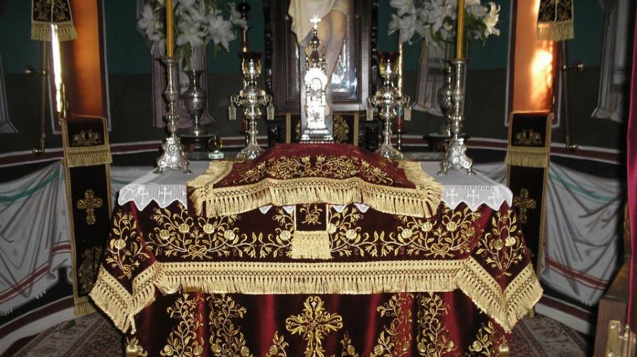 «Μόλις αρχίζω να διαβάζω την προσευχή η Αγία Τράπεζα κυκλώνεται από θεϊκή φωτιά…Δεν ξέρω τι να κάνω»