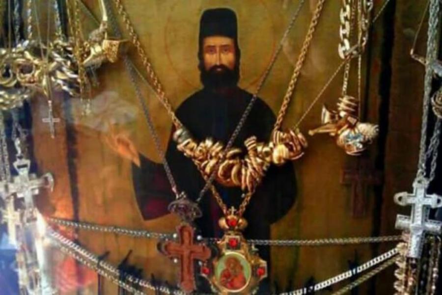 Μέγα το θαύμα: Έβλεπε τον Άγιο Εφραίμ ζωντανό να κοιτάει τον κόσμο που τον ασπάζονταν
