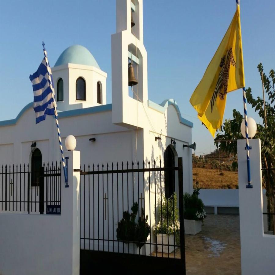 Ασταμάτητα δακρύζει ο Ταξιάρχης στην Κερατέα:  Συνεχείς μαρτυρίες για θαύματα