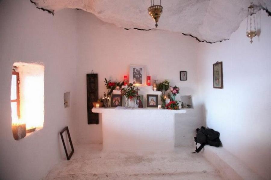 Το εκκλησάκι που για το χτίσιμο του δεν χρειάστηκαν ούτε πάτωμα αλλά ούτε και ταβάνι – Άγιος Στέφανος