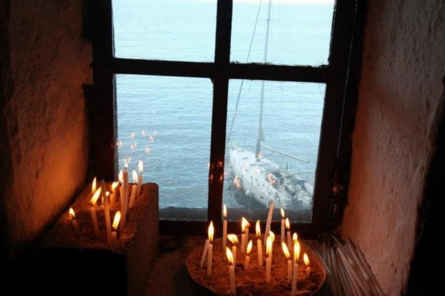 Το εκκλησάκι που για το χτίσιμο του δεν χρειάστηκαν ούτε πάτωμα αλλά ούτε και ταβάνι – Άγιος Στέφανος