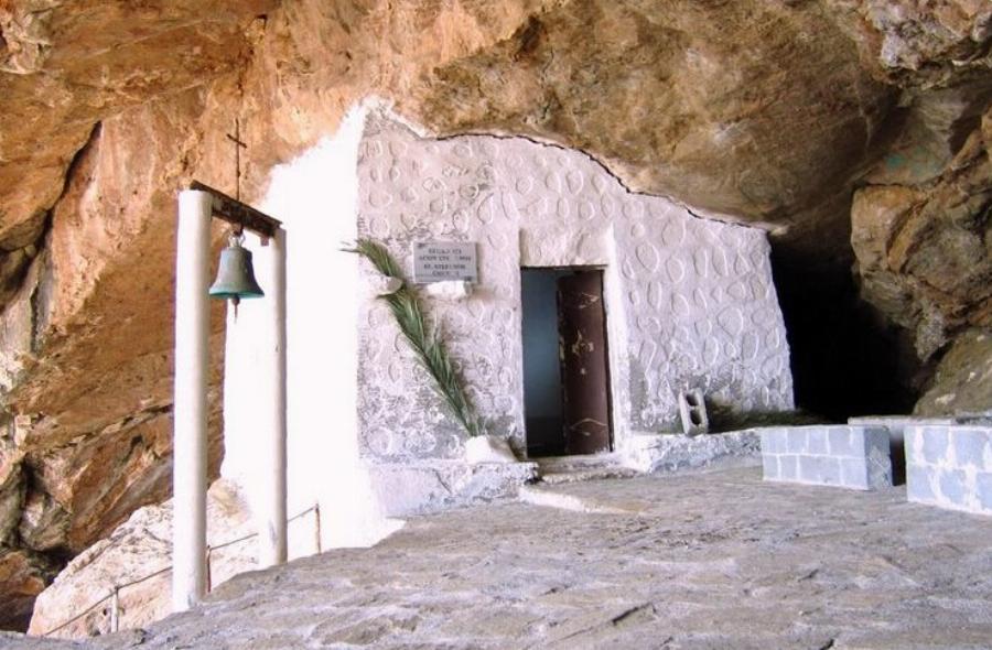 Το εκκλησάκι που για το χτίσιμο του δεν χρειάστηκαν ούτε πάτωμα αλλά ούτε και ταβάνι – Άγιος Στέφανος