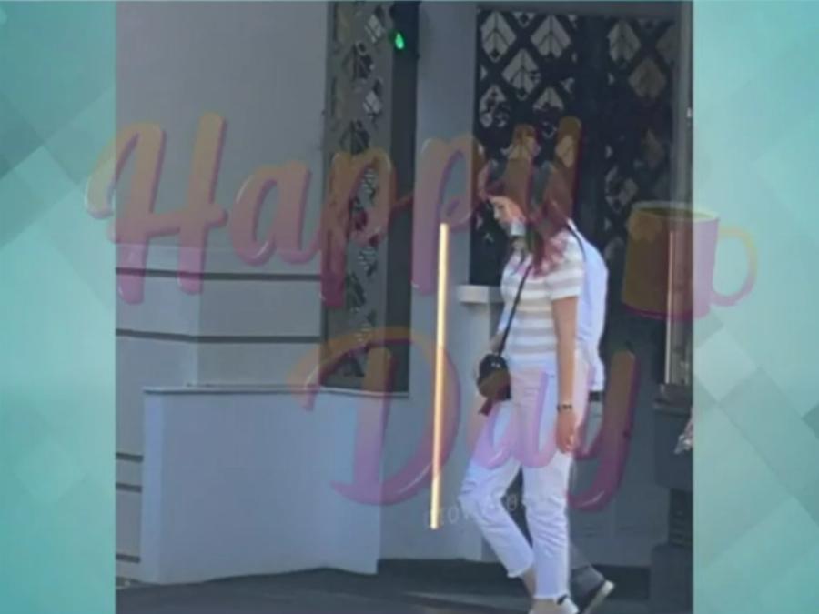 Κανείς δεν κατάλαβε ότι είναι η χρυσή κληρονόμος: Άβαφη, ατημέλητη και χωρίς σωματοφύλακες