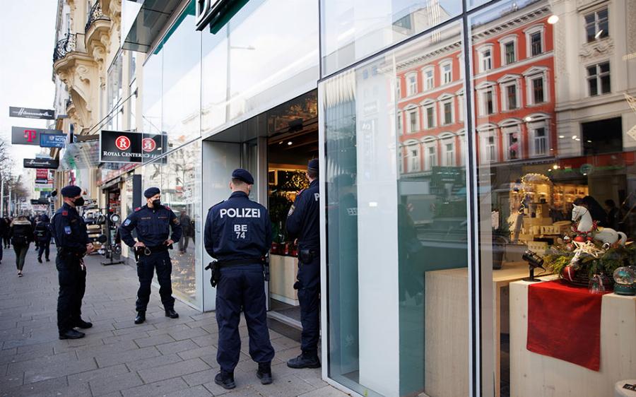 Σε καθολικό lockdown η Αυστρία– Υποχρεωτικός εμβολιασμός για όλους από τον Φεβρουάριο