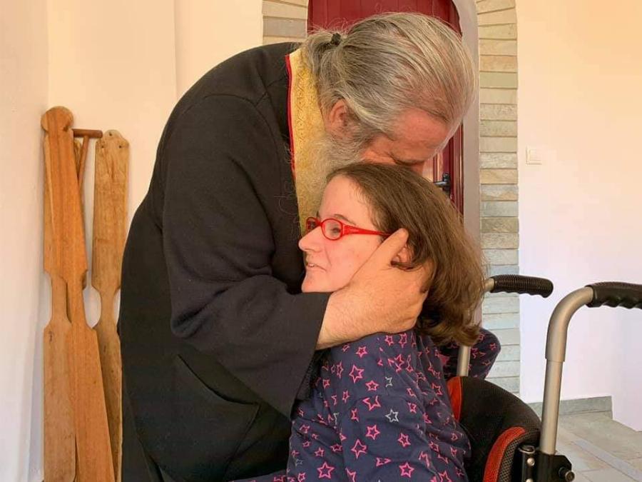 Θαύμα στη μονή Οσίου Δαυίδ: Η Δαυιδούλα –  Το κορίτσι άγγελος του μοναστηρίου