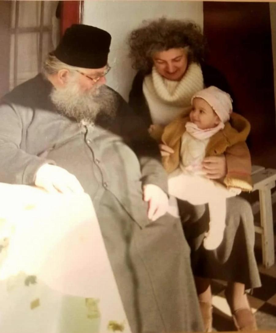 Θαύμα στη μονή Οσίου Δαυίδ: Η Δαυιδούλα –  Το κορίτσι άγγελος του μοναστηρίου