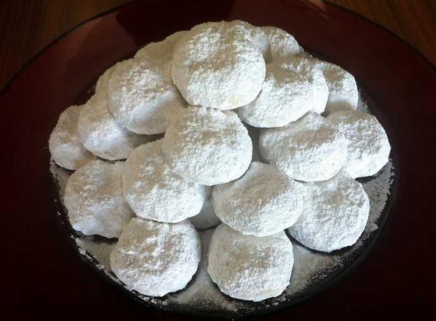 Πώς πήραν το όνομα τους τα μελομακάρονα και οι κουραμπιέδες;