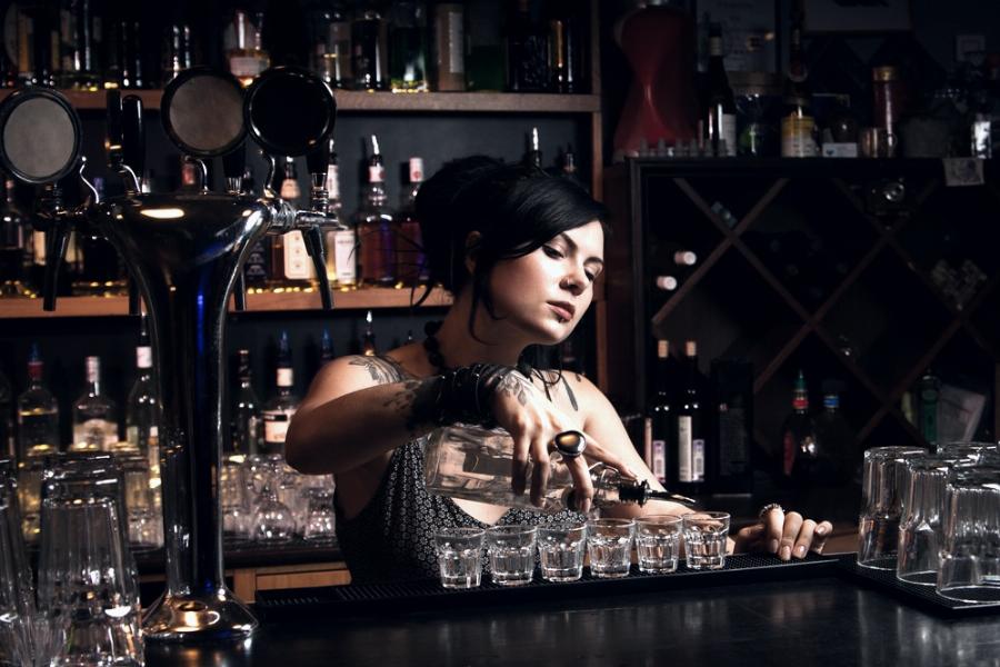 «Θέλω να χωρίσω τη σύζυγό μου για μία μπαργούμαν από την Ουκρανία και δεν νιώθω καθόλου ενοχές. Πειράζει;»