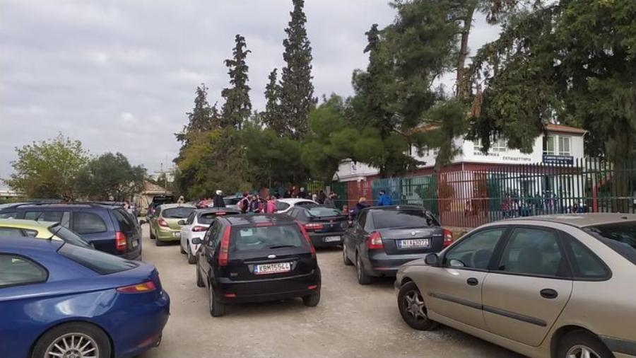 Κατέρρευσε η ψευδοροφή σε σχολείο στην Θεσσαλονίκη– Άγιο είχαν οι μαθητές