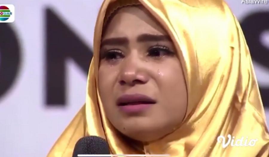 14χρονη μαθαίνει σε ζωντανή μετάδοση ότι πέθανε η μητέρα της – Σπαρακτικές στιγμές