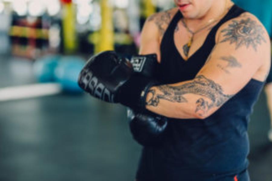 Βαγγέλης Χατζής: Ο μοναδικός μονόχειρας πυγμάχος του κόσμου γεννήθηκε στη ραδιενεργή βροχή του Τσερνόμπιλ