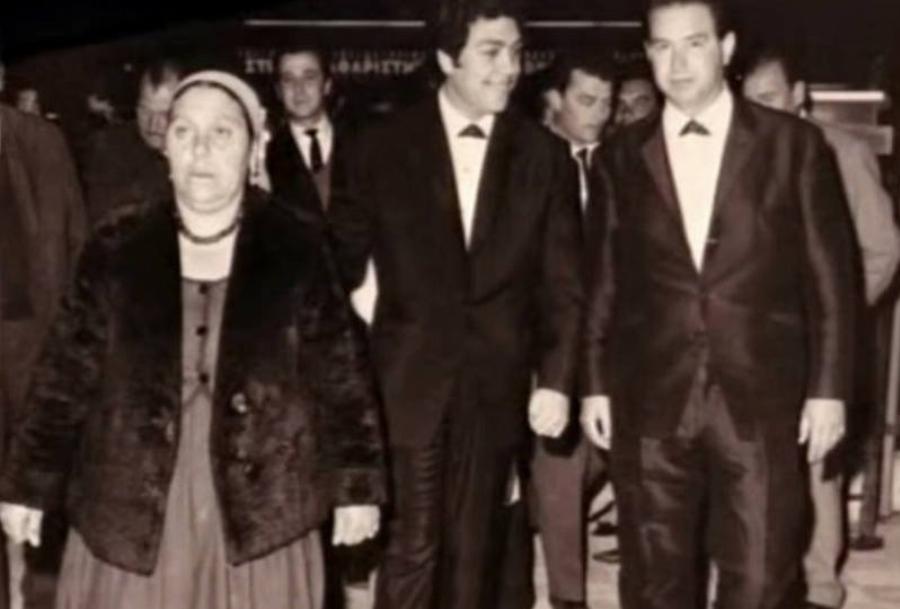 Ο «γύφτος» που γεννήθηκε στο τσαντίρι, έγινε άρχοντας του τραγουδιού, πέθανε στα 50 του και είχε 100.000 κόσμου στην κηδεία του